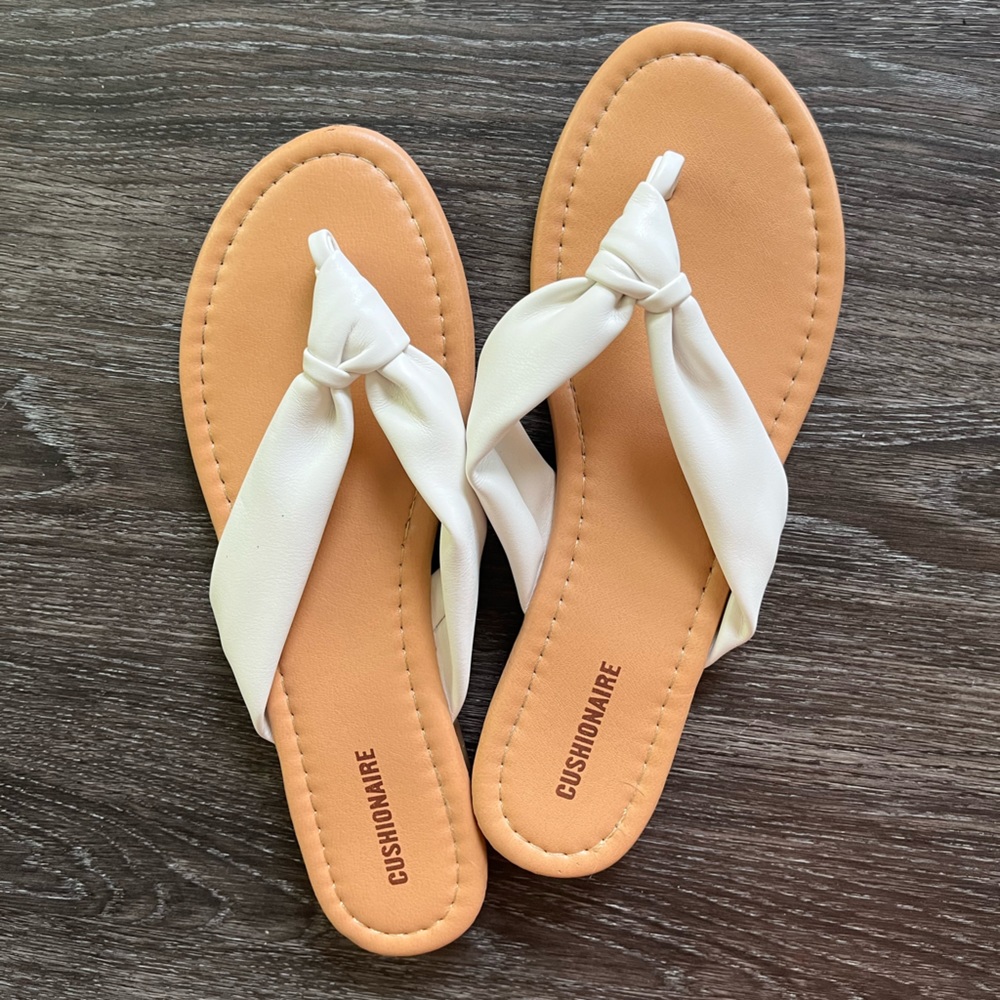 CUSHIONAIRE Quaid Knotted Vegan Leather Thong Sandal - Size 7.5